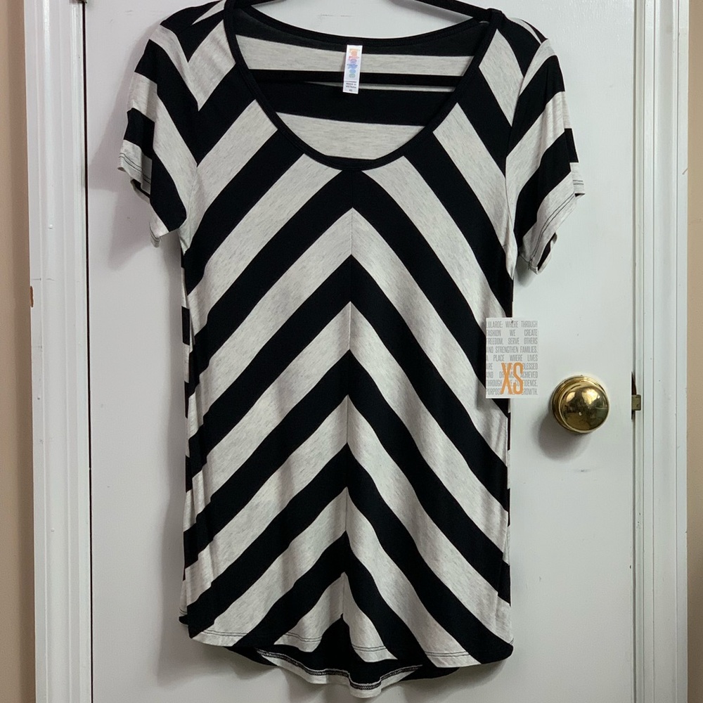 NWT LuLaRoe Classic T size XS
